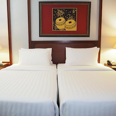Отель Centre Point Sukhumvit Thong-Lo Бангкок Экстерьер фото