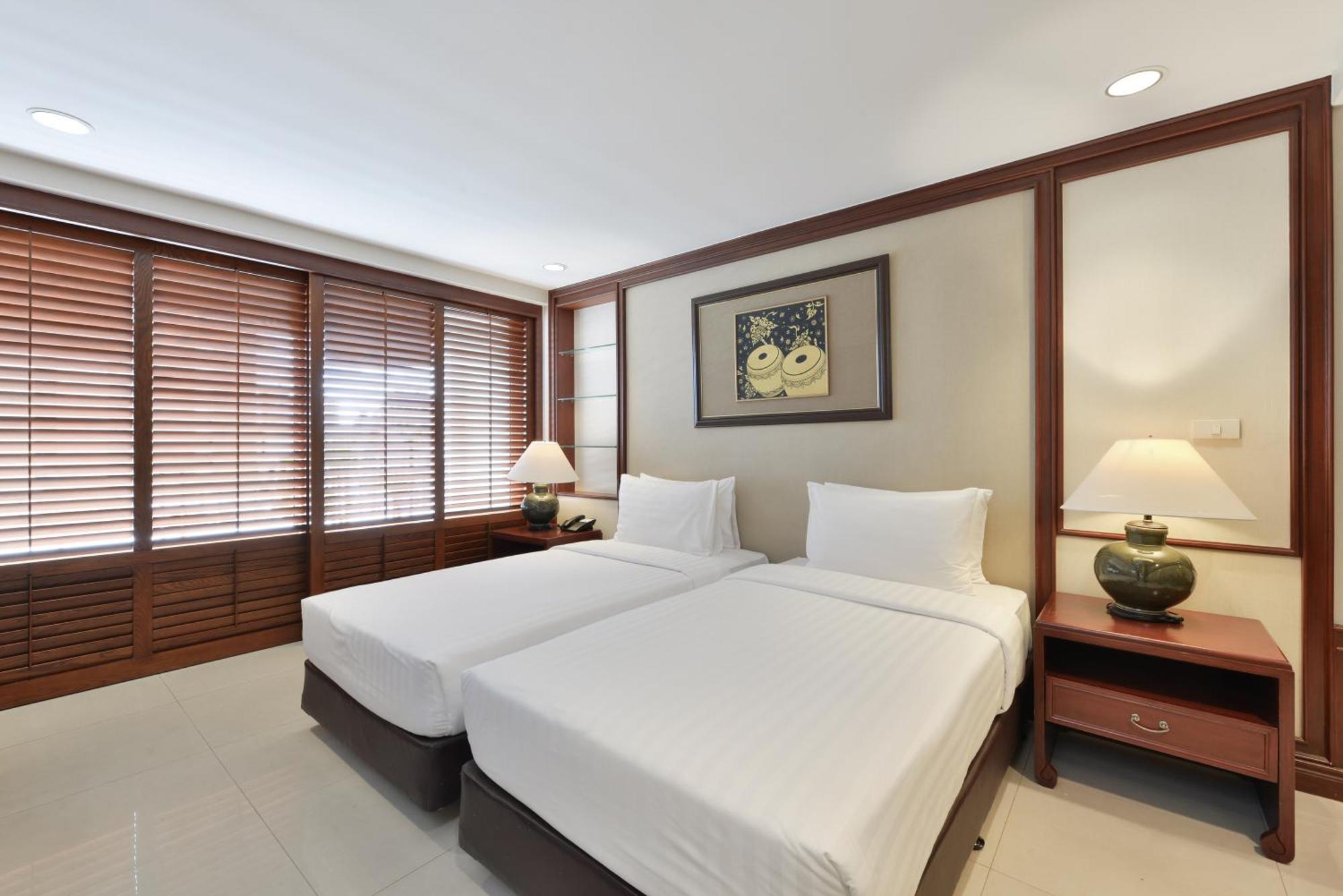 Отель Centre Point Sukhumvit Thong-Lo Бангкок Экстерьер фото