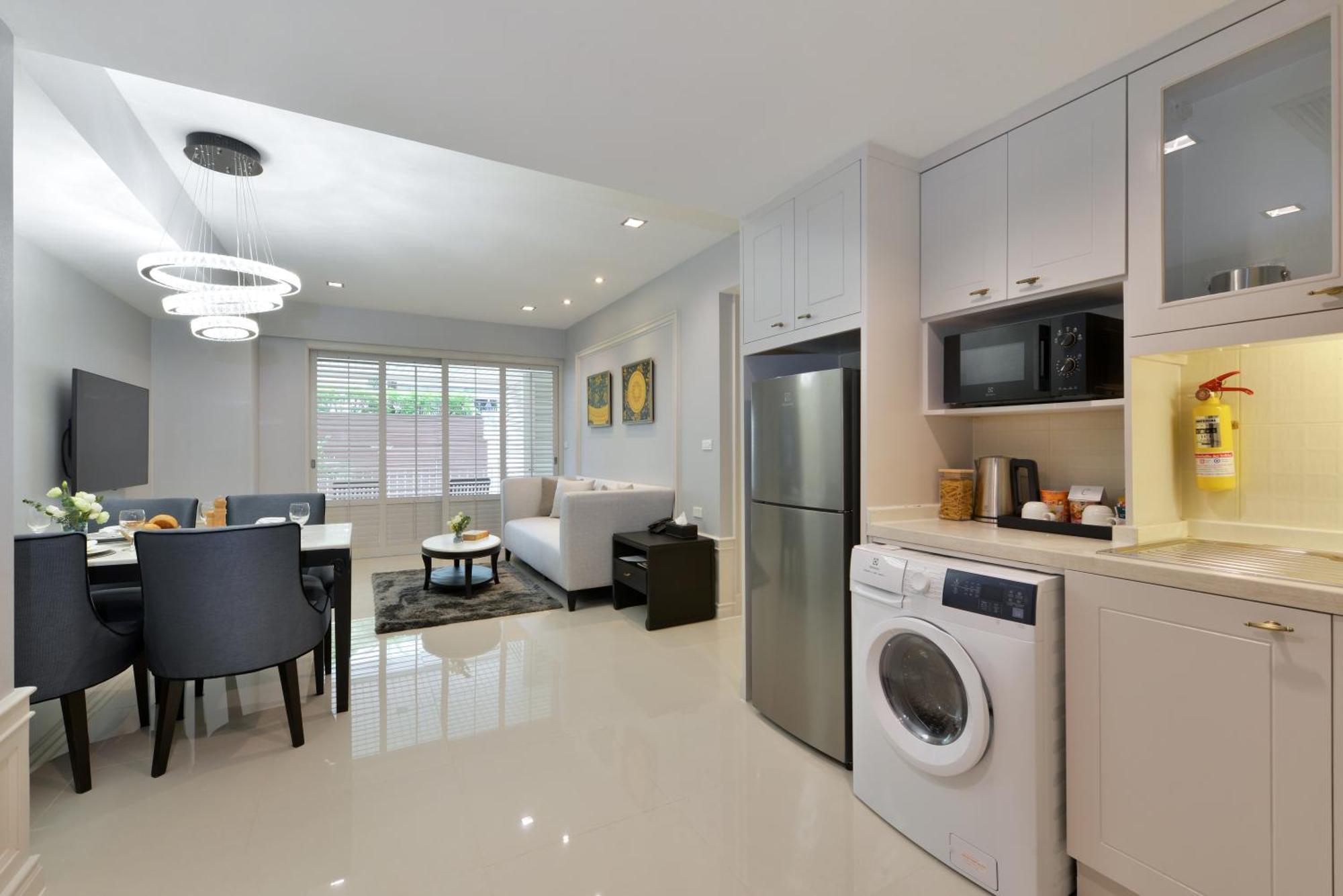 Отель Centre Point Sukhumvit Thong-Lo Бангкок Экстерьер фото