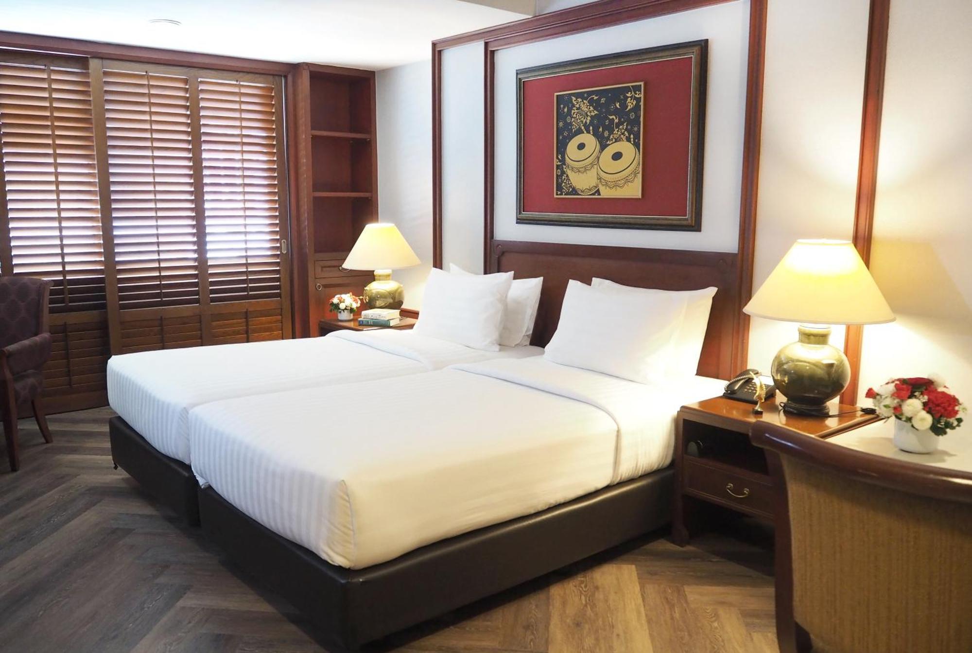 Отель Centre Point Sukhumvit Thong-Lo Бангкок Экстерьер фото