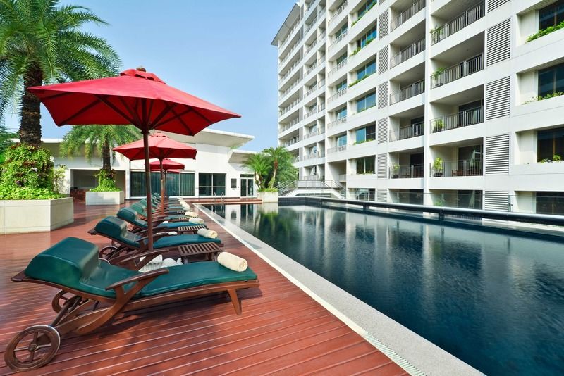Отель Centre Point Sukhumvit Thong-Lo Бангкок Экстерьер фото